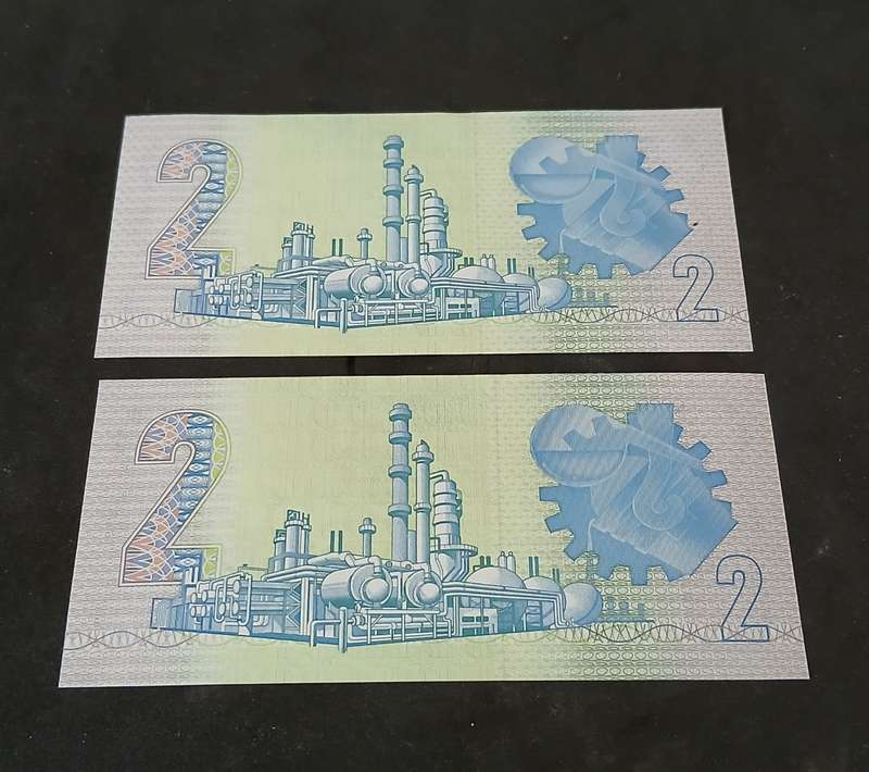 South African R 2 notes x 2