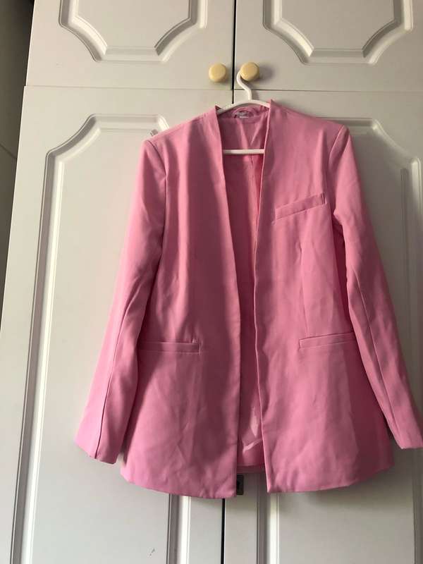Womens pink blazer from Ackermans. Never worn. Size 32.