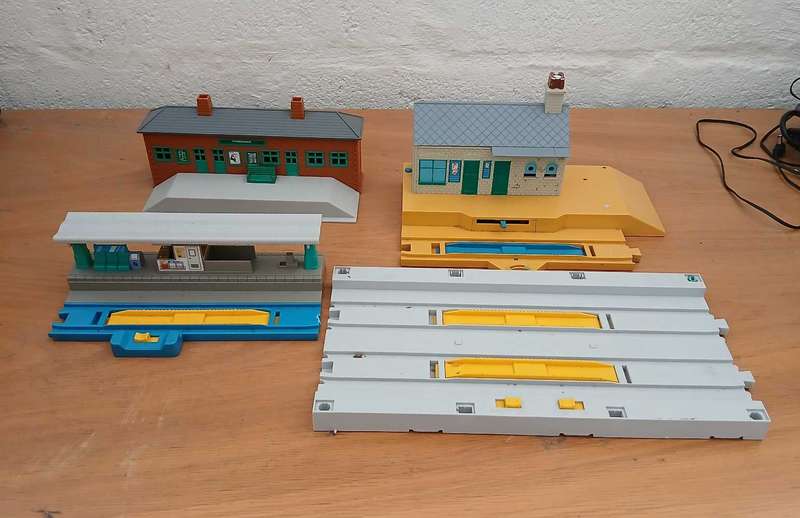 TOMY train set accessories