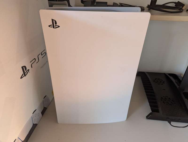 PS5 Standard Disc Edition with one PS5 DualSense controller + Dragon's Dogma PS5 game