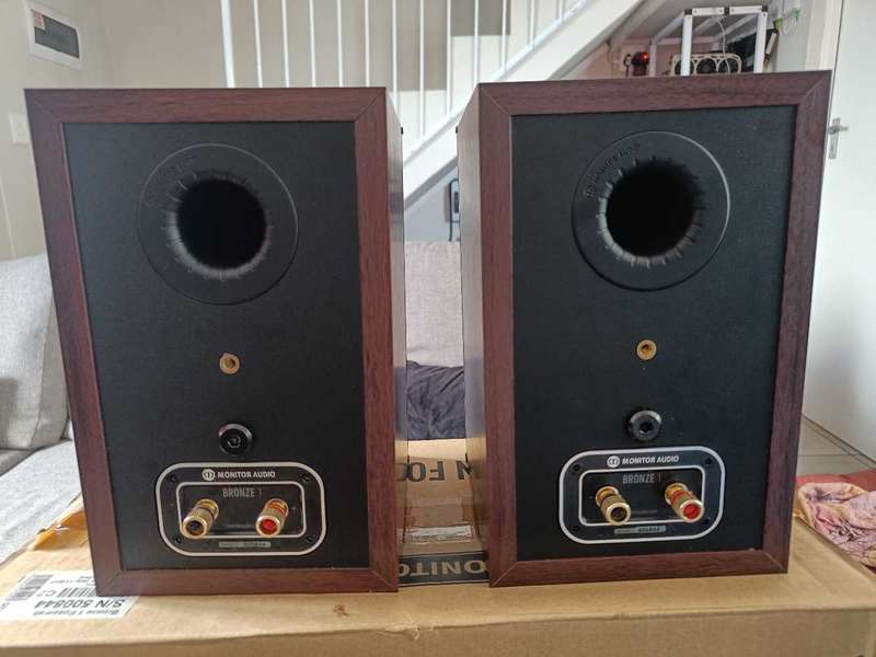 Monitor audio bronze 1 compact bookshelf speakers