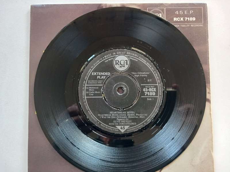 Elvis Presley - Heartbreak Hotel  ( 1981 UK released 7" EP 45 RPM )