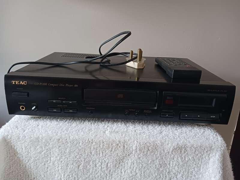 Teac CD - P1100 Compact Disc Player