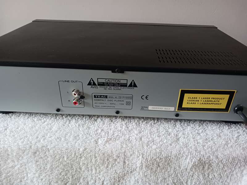 Teac CD - P1100 Compact Disc Player