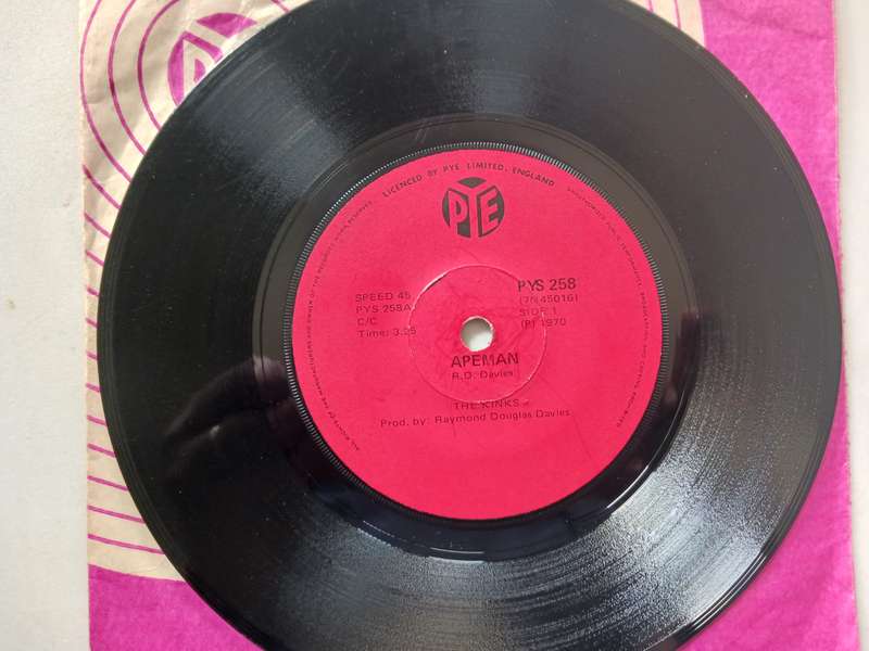 The Kinks - Apeman  ( 1970 Rhodesia released 7" single 45 RPM. )