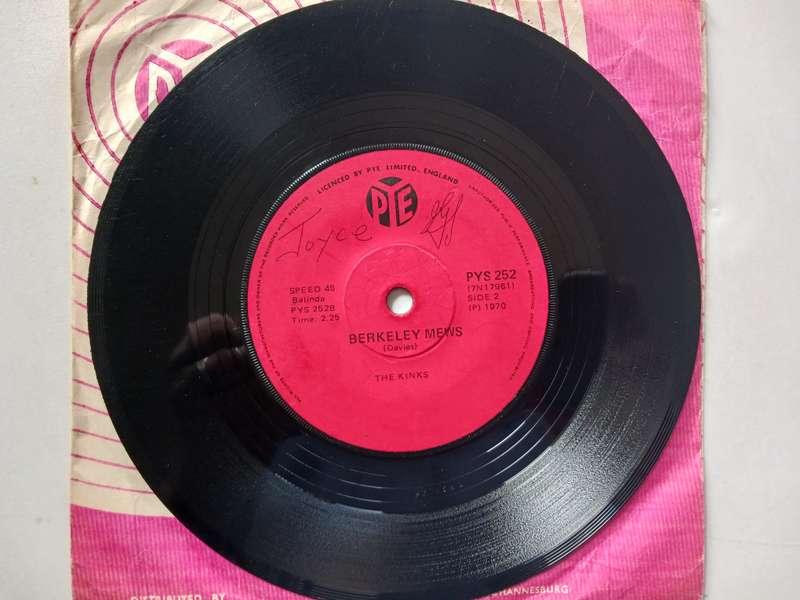 The Kinks - Lola  ( Scarce 1970 SA released 7" single 45 RPM.)