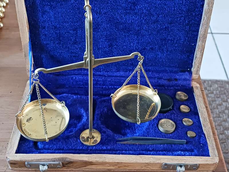 Vintage balance scale with all weights and other parts in original box