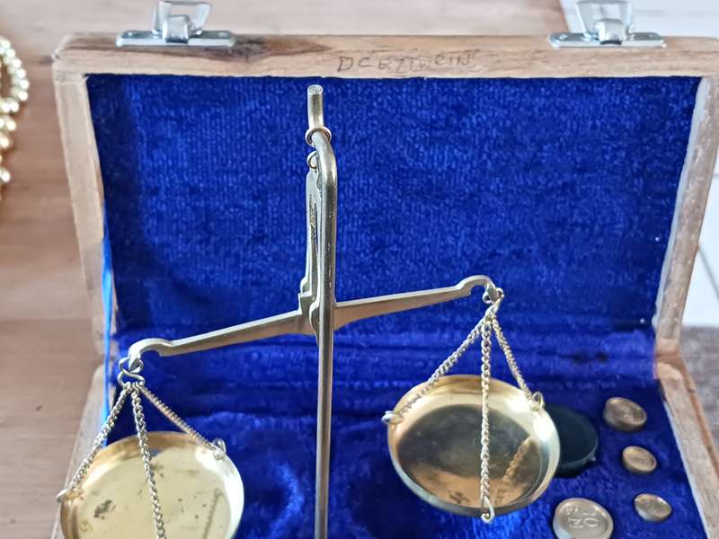 Vintage balance scale with all weights and other parts in original box
