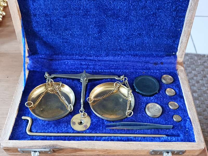 Vintage balance scale with all weights and other parts in original box
