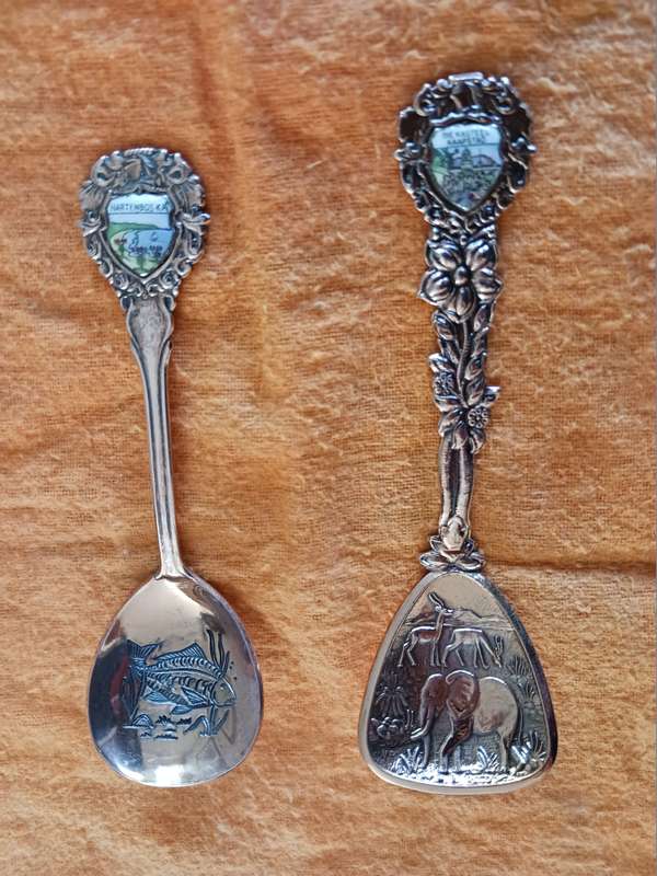 Two souvenir,copper spoons  ( DE Kasteel,Kaapstad and Hartenbos )