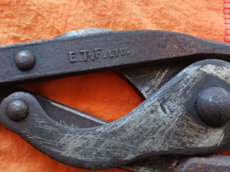Vintage WW2, E.F.T. Ltd ( Enfield ) Folding Barbed Wire Cutters