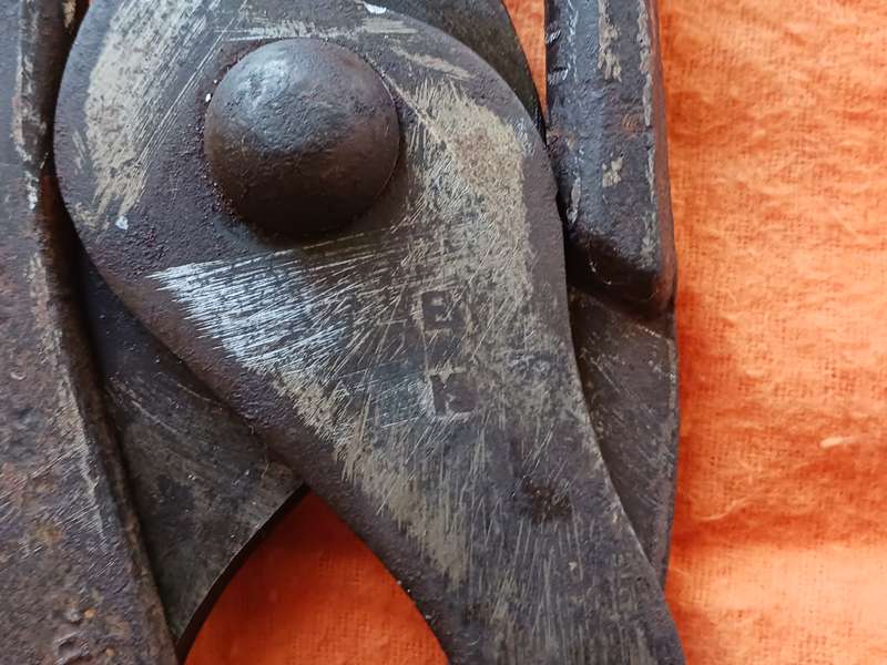 Vintage WW2, E.F.T. Ltd ( Enfield ) Folding Barbed Wire Cutters