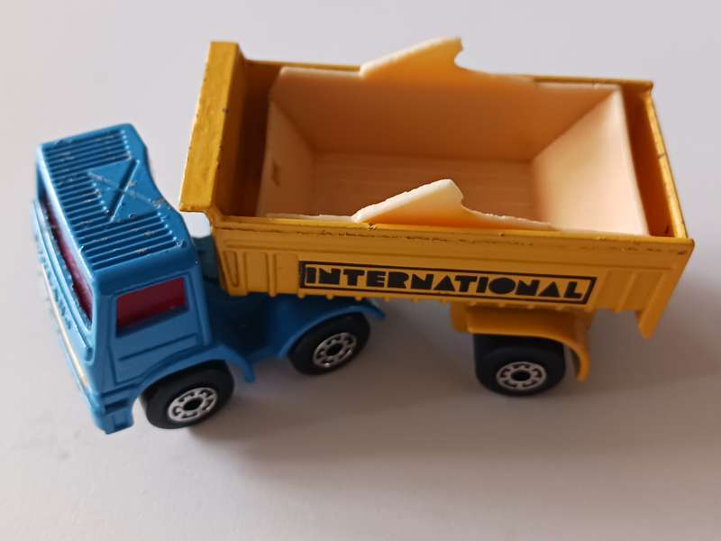 Matchbox Articulated Truck - International  ( in like a new condition )
