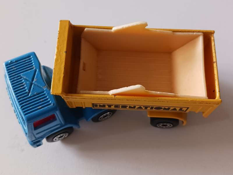 Matchbox Articulated Truck - International  ( in like a new condition )