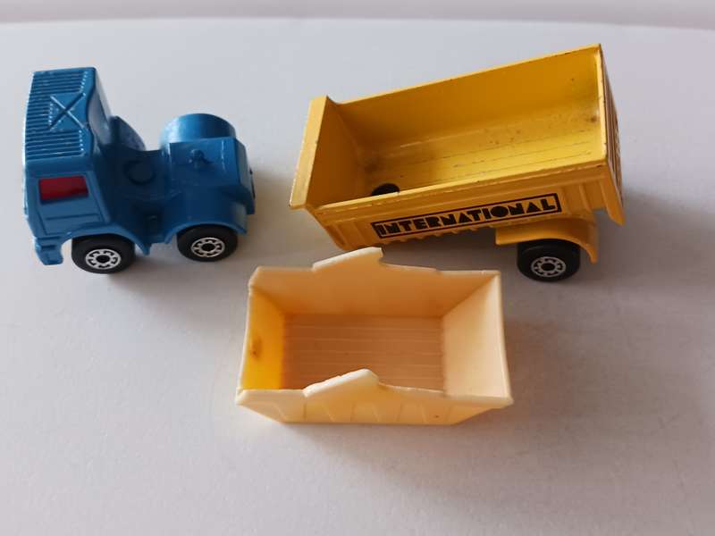 Matchbox Articulated Truck - International  ( in like a new condition )