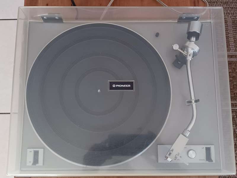 Vintage Pioneer Rondo 2000 belt driven Turntable