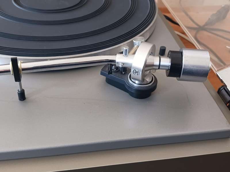 Vintage Pioneer Rondo 2000 belt driven Turntable