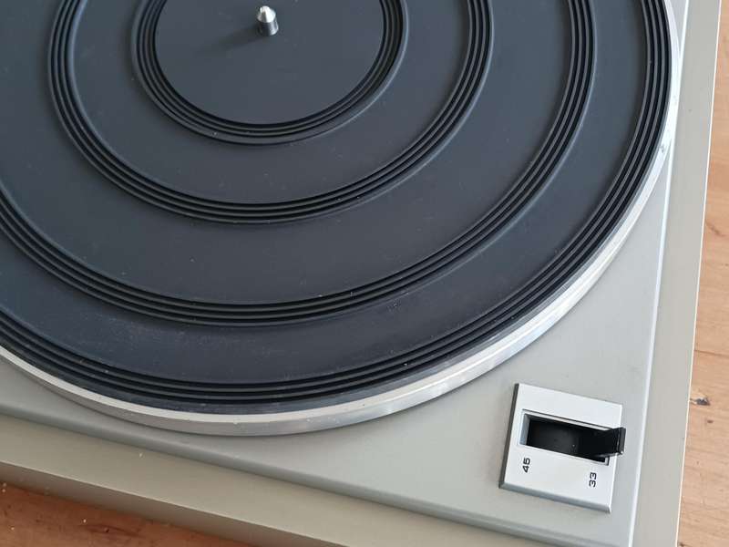 Vintage Pioneer Rondo 2000 belt driven Turntable