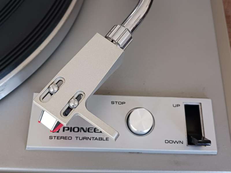 Vintage Pioneer Rondo 2000 belt driven Turntable