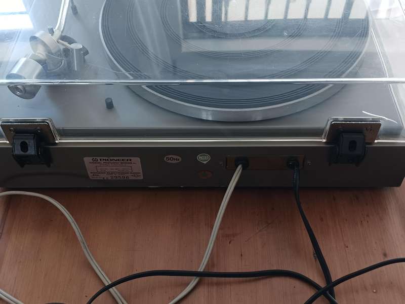 Vintage Pioneer Rondo 2000 belt driven Turntable