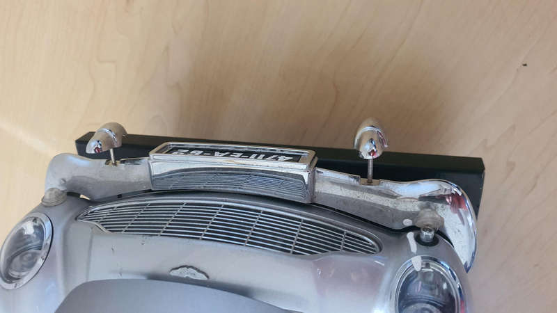 Aston Martin DB5 James Bond "Man With The Golden Gun" 1:8 scale model