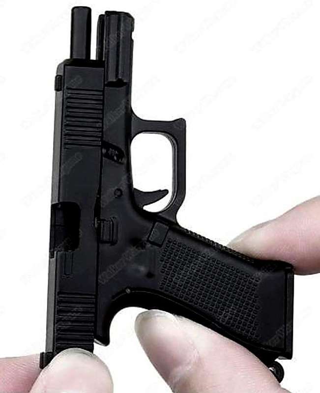 GLOCK 17 KEYCHAIN (1: 4 Scale Semi Functional)