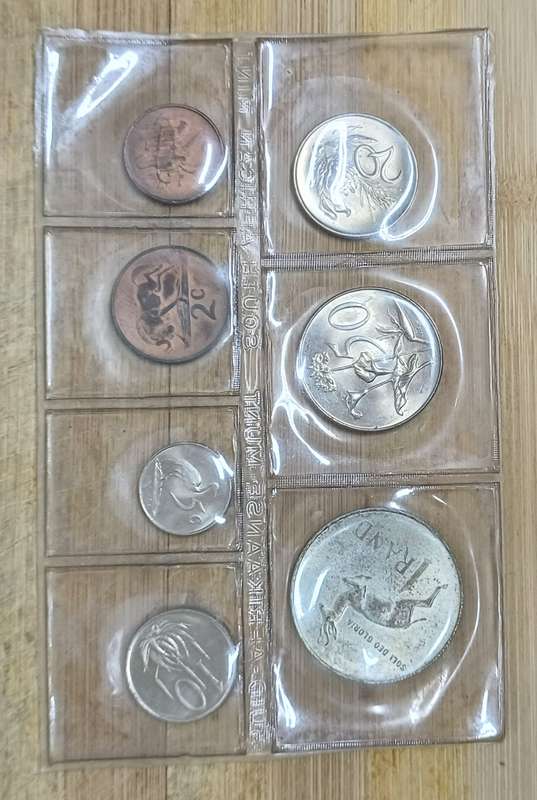 SA Mint sets R1 is 80% silver. Bid per a set to take all.