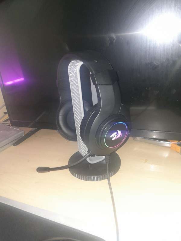 3D Printed Silver and Black Headset Stand