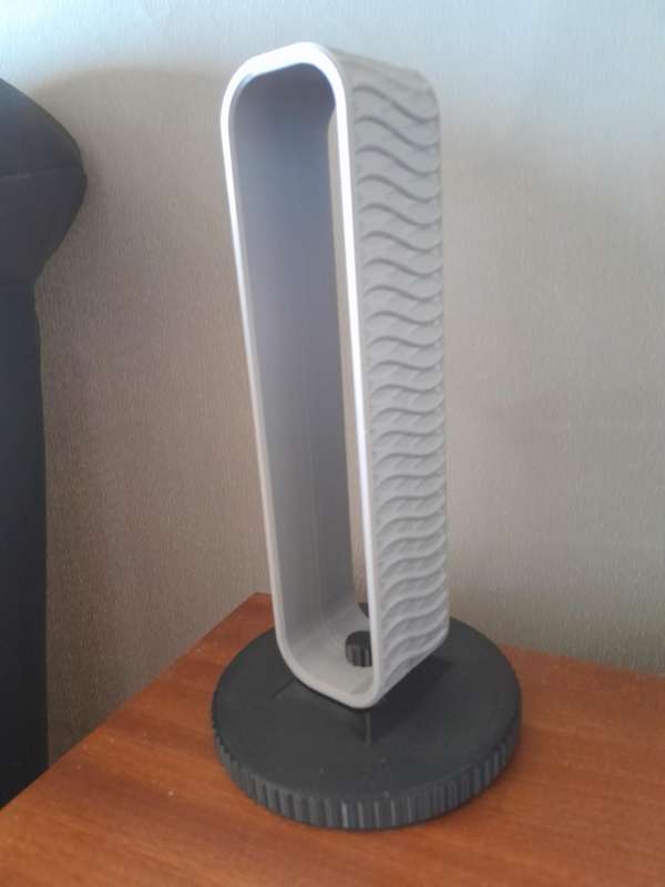 3D Printed Silver and Black Headset Stand