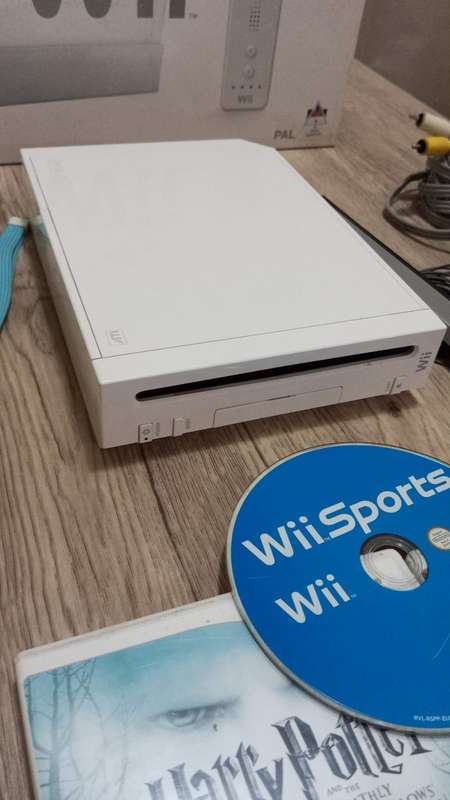 Nintendo Wii Console complete boxed system with Wii sports and extra games