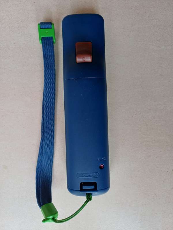 Luigi Wii controller with motion plus