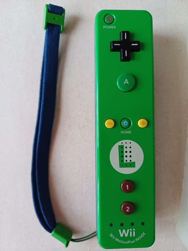 Luigi Wii controller with motion plus