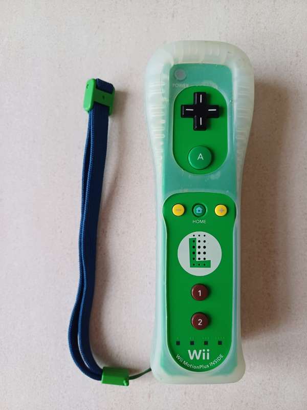 Luigi Wii controller with motion plus
