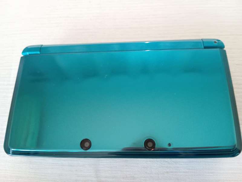 Nintendo 3ds console with 4 games charger and memory card / stylus