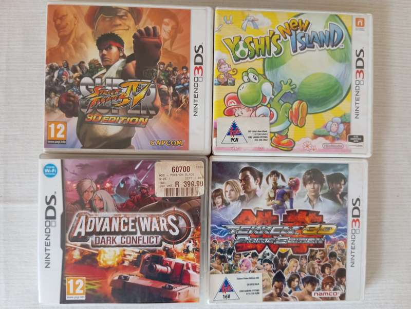 Nintendo 3ds console with 4 games charger and memory card / stylus
