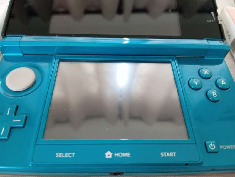 Nintendo 3ds console with 4 games charger and memory card / stylus
