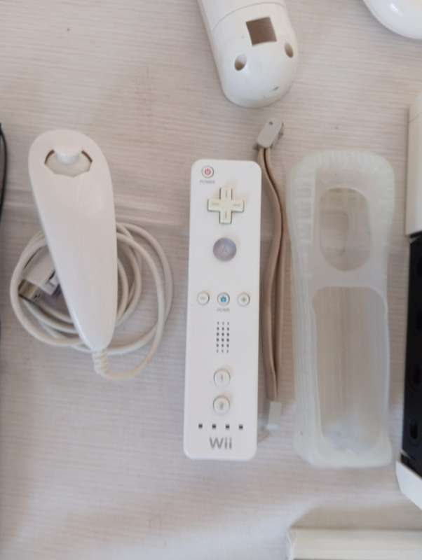 Nintendo Wii Console complete system with 5 games and accessories