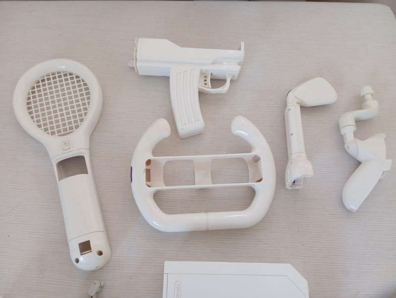 Nintendo Wii Console complete system with 5 games and accessories