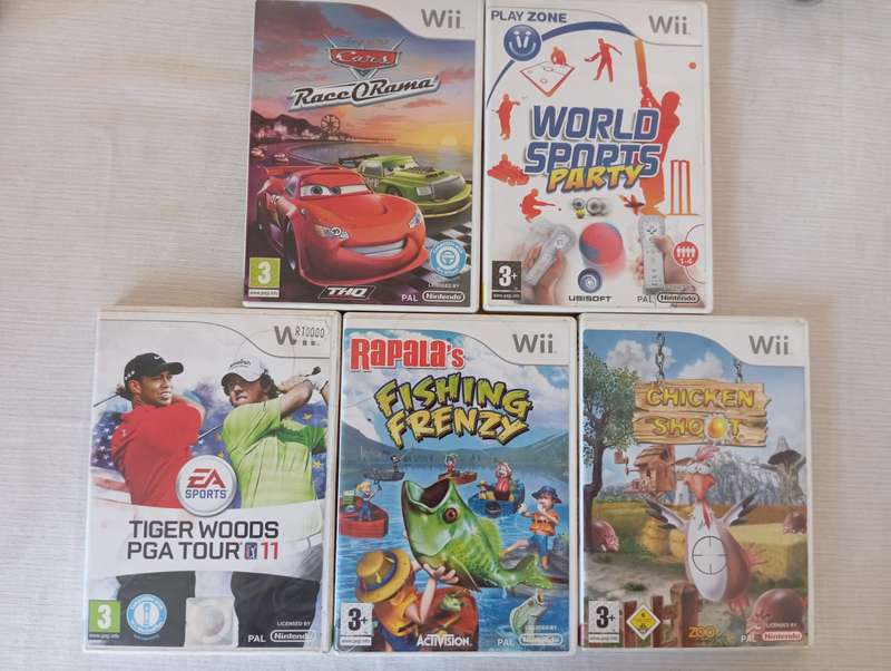 Nintendo Wii Console complete system with 5 games and accessories