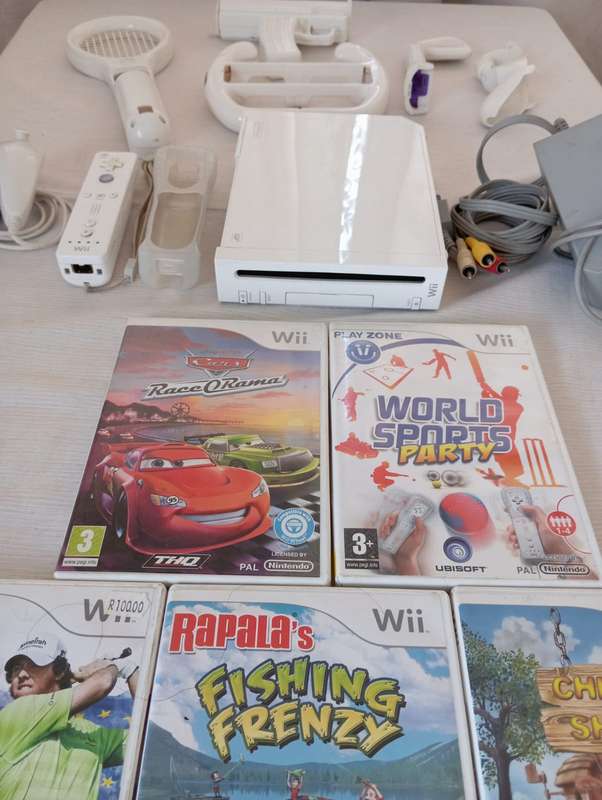 Nintendo Wii Console complete system with 5 games and accessories