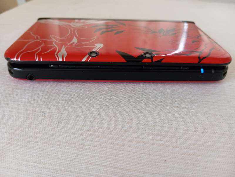 Nintendo 3ds xl - pokemon x and y limited edition - red handheld
