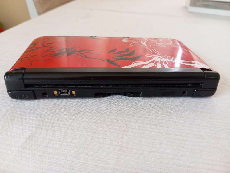 Nintendo 3ds xl - pokemon x and y limited edition - red handheld
