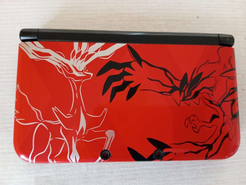 Nintendo 3ds xl - pokemon x and y limited edition - red handheld