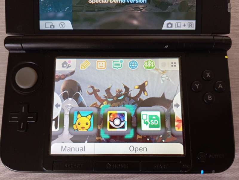 Nintendo 3ds xl - pokemon x and y limited edition - red handheld