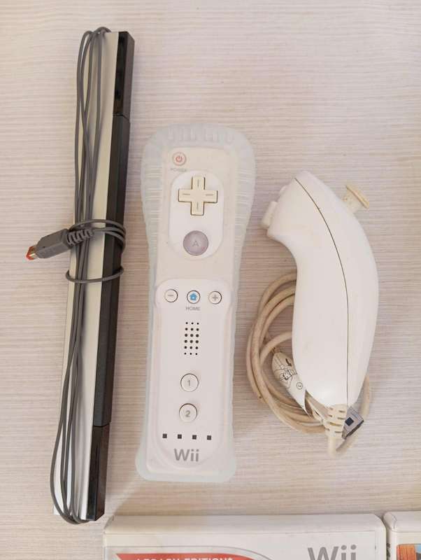 Nintendo Wii Console complete system with extra games