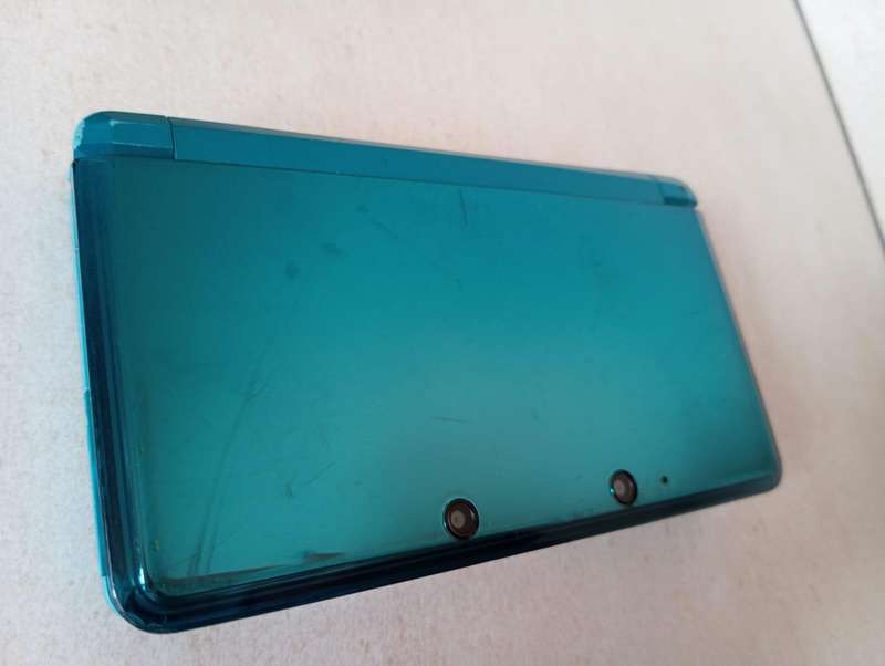 Nintendo 3ds console with charger and memory card / case
