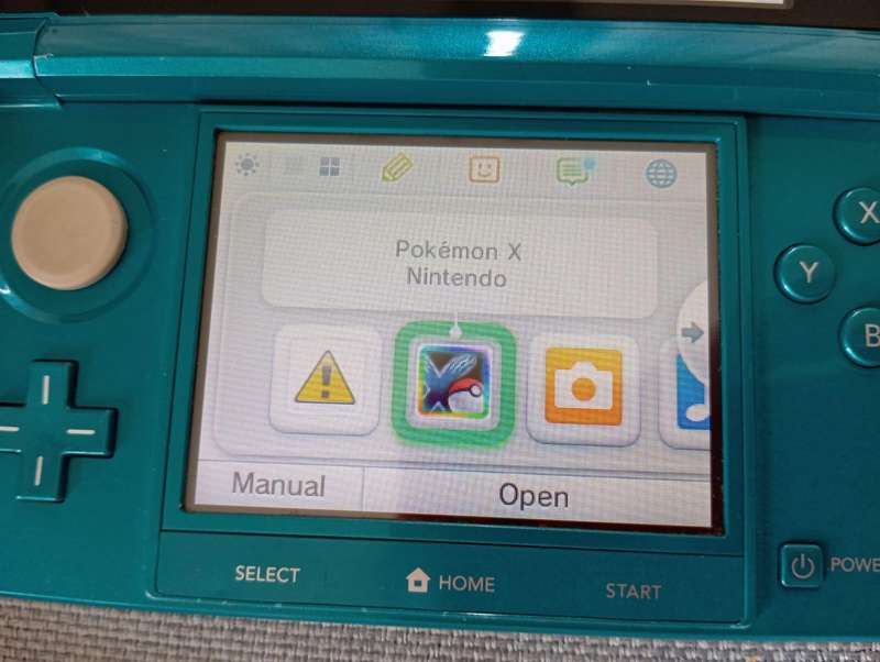 Nintendo 3ds console with charger and memory card / case