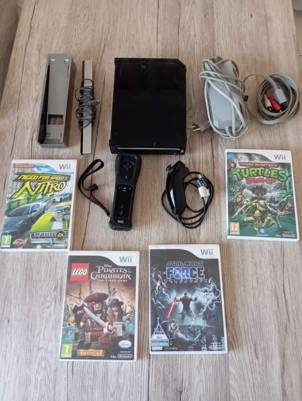 Wii console complete with games
