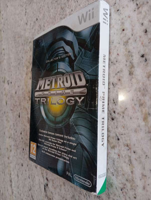 Metroid Prime Trilogy Nintendo WII Manual & History / Art Booklet Included