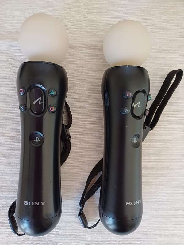 PSVR Headset + Playstation Move Controllers